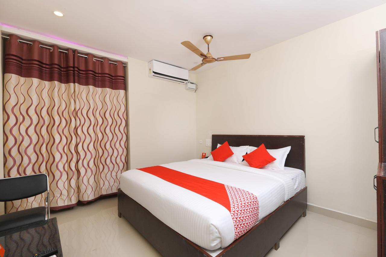 Oyo 14735 Nakshatra Grand Tirupati Exterior photo