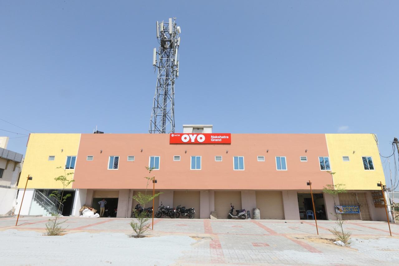 Oyo 14735 Nakshatra Grand Tirupati Exterior photo