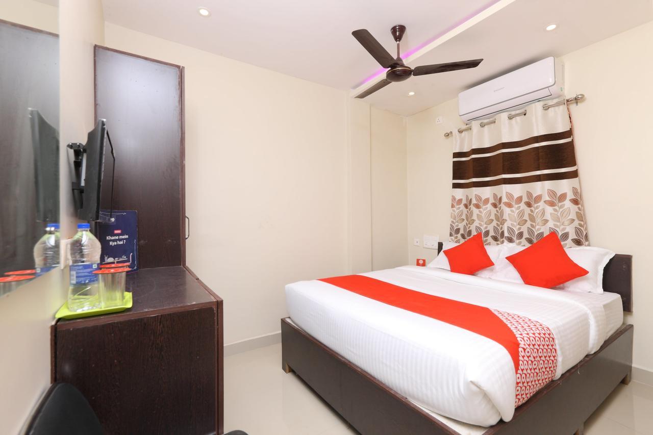 Oyo 14735 Nakshatra Grand Tirupati Exterior photo