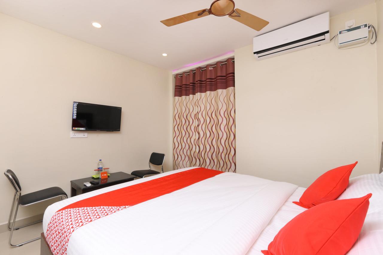 Oyo 14735 Nakshatra Grand Tirupati Exterior photo
