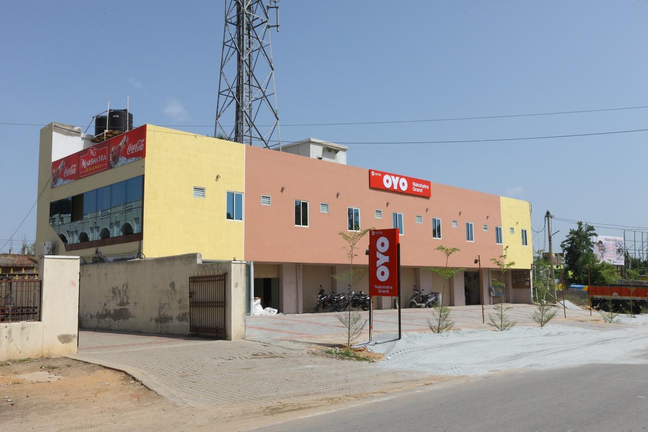 Oyo 14735 Nakshatra Grand Tirupati Exterior photo