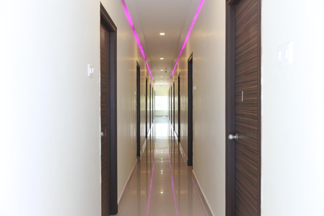 Oyo 14735 Nakshatra Grand Tirupati Exterior photo