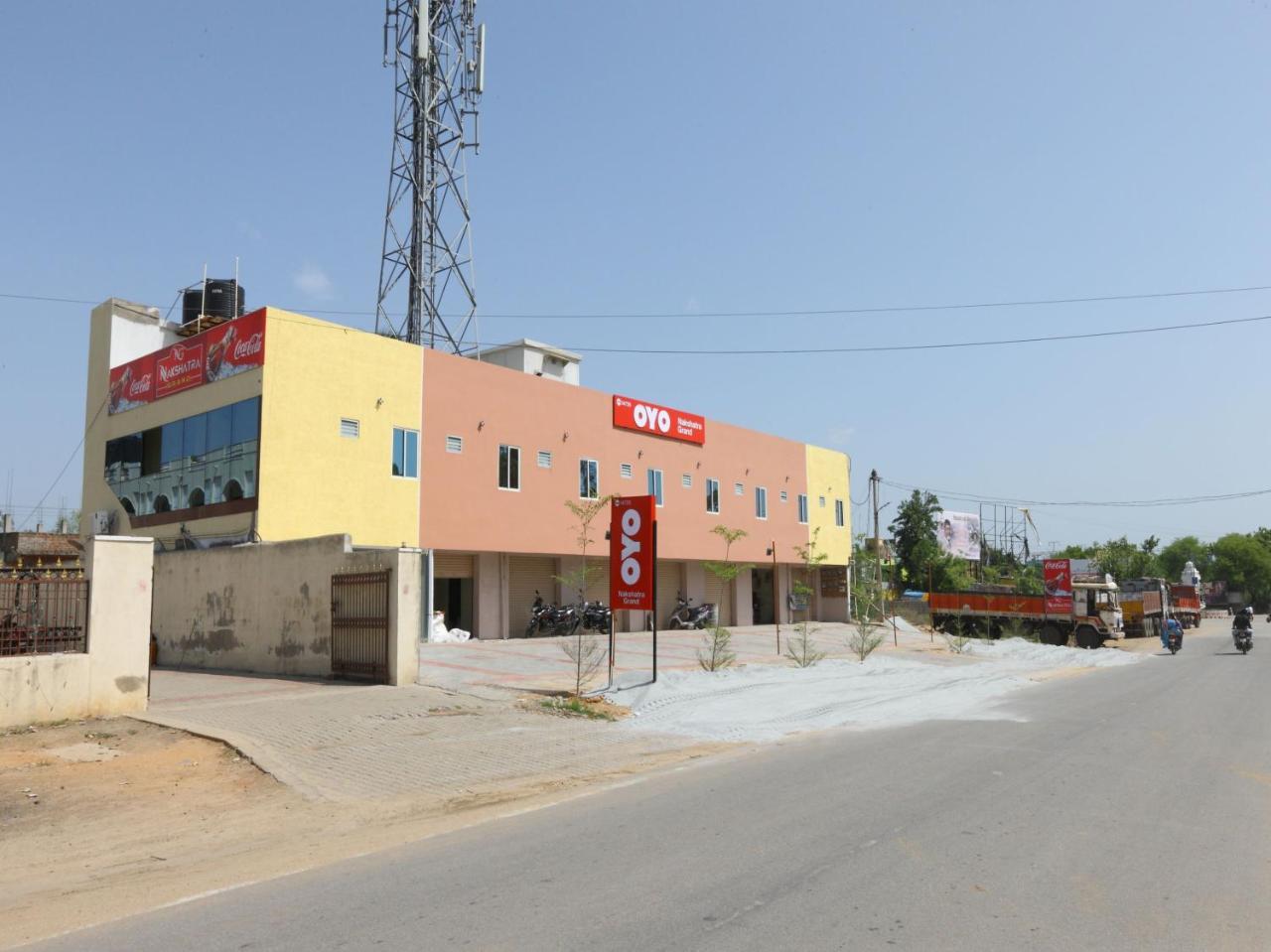 Oyo 14735 Nakshatra Grand Tirupati Exterior photo